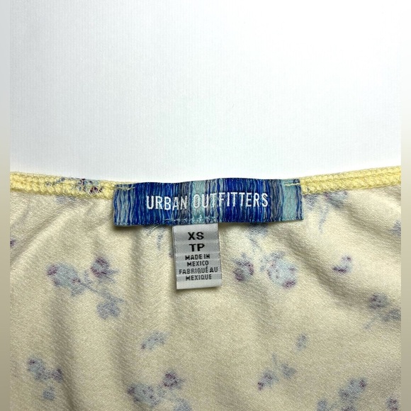 Urban Outfitters Yellow/Cream Floral Tie Front Top - Picture 5 of 6